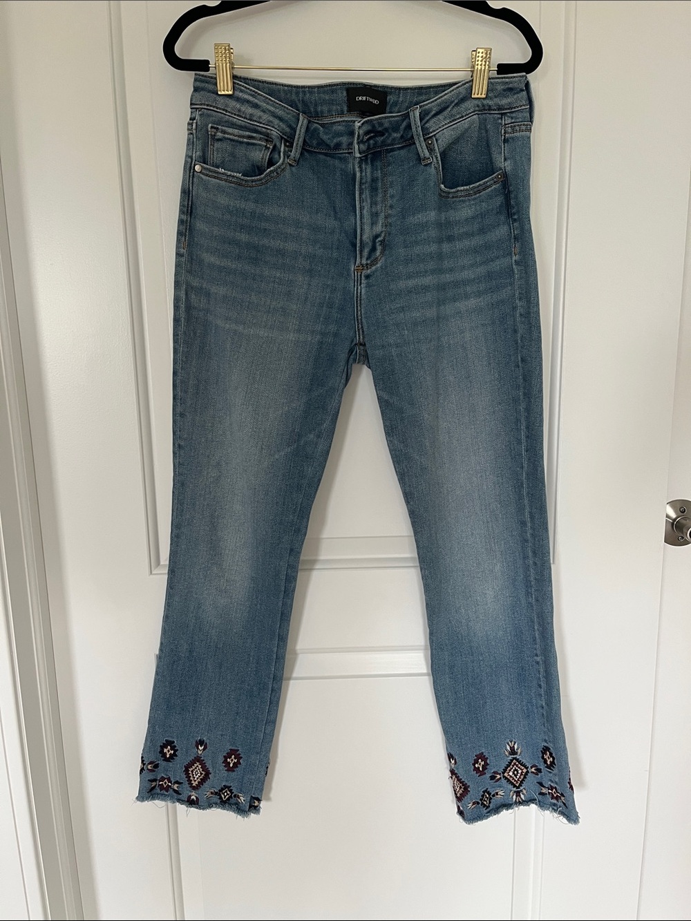 DRIFTWOOD Light Blue Cropped Jeans with Embroidered Hem